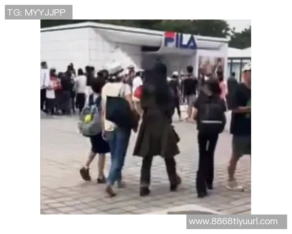 小斯重返赛场展现壮实身材太阳揭幕战再现昔日小霸王风采